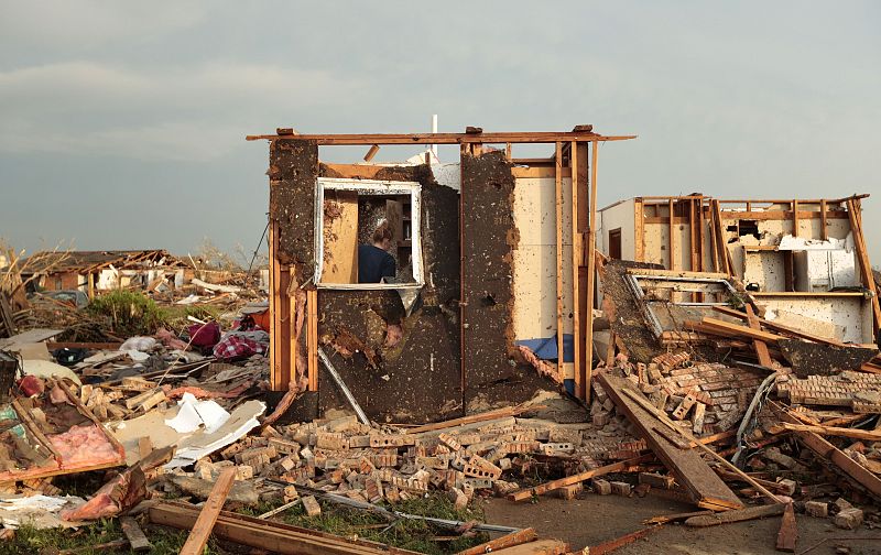 Restos de edificaciones que han resistido al tornado de Oklahoma