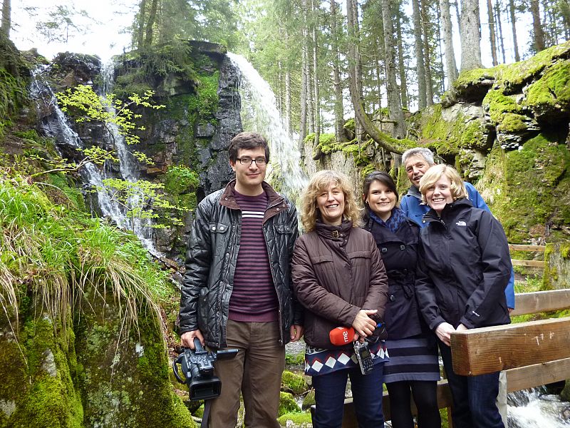 Foto de grupo tras grabar en Menzenschwand. Desde la izquierda: Álvaro Soto, Esther García, Sara Rodríguez, Uwe Spittler y Katharina Bayer