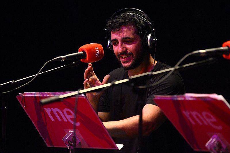 Fran Perea, durante la representación de 'Un mundo feliz' en La Casa Encendida de Madrid.