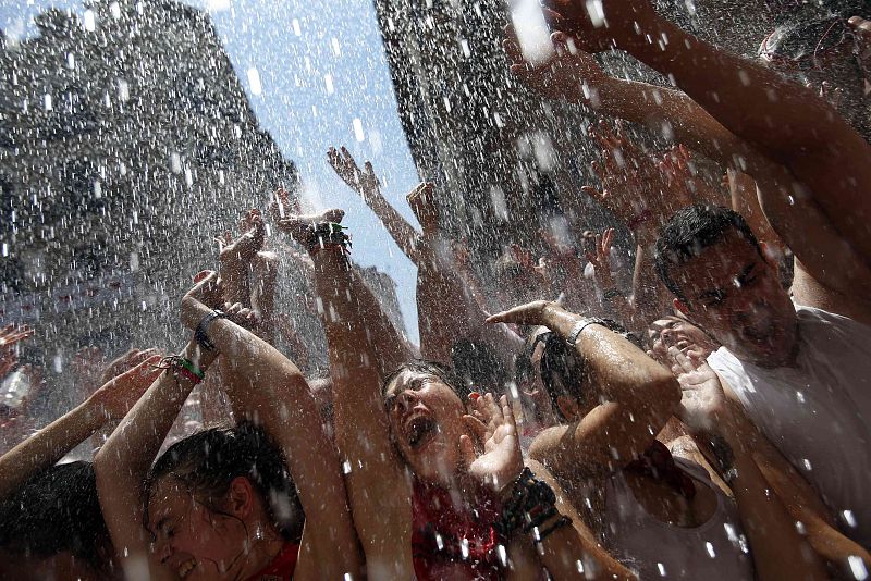 El Chupinazo da comienzo a los San Fermines 2013