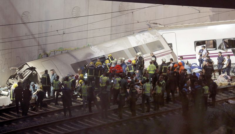 DESCARRILA CERCA DE SANTIAGO UN TREN ALVIA QUE CUBRÍA LA RUTA MADRID-FERROL