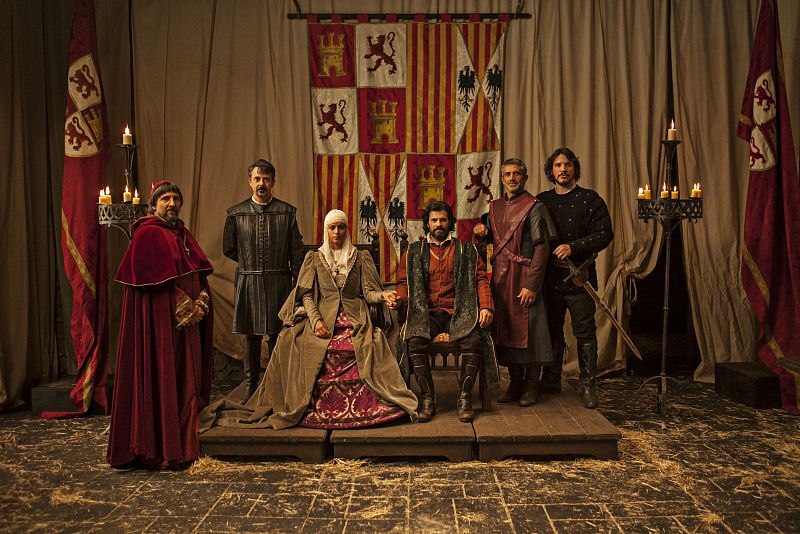 La Corte de Castilla, con Isabel y Fernando afrontando el nacimiento del nuevo reino.