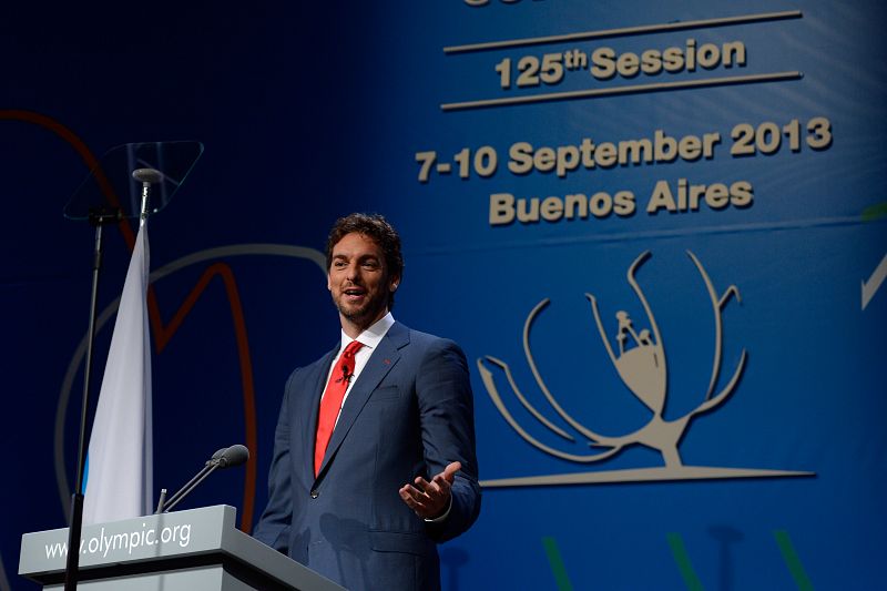 Pau Gasol fue una de las presencias destacadas de la delegación española, y no solo por su altura, sino por su fama mundial.