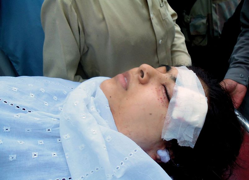 Imagen del 9 de octubre de 2012, cuando Malala yacía herida en el hospital