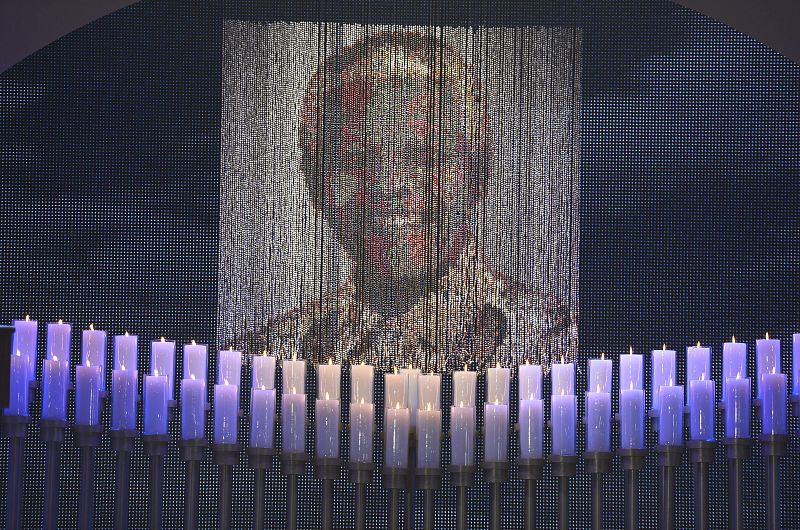 Antes de ser enterrado, Sudáfrica y el mundo entero han brindado un último homenaje a Mandela con un funeral en Qunu