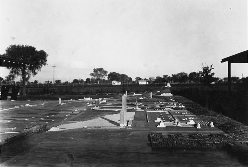 Maqueta de Broadacre City. 1934-35. Fotografía, 6 5/8 x 4 1/4" (16.8 x 10.8 cm).