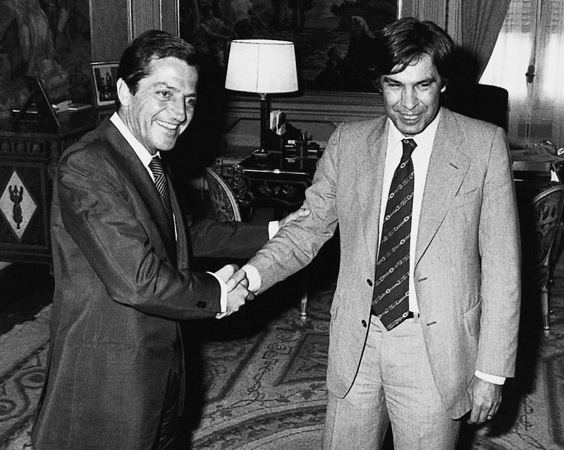 Una de tantas entrevistas de Suárez con los líderes políticos, rivales pero también aliados en la Transición a la democracia. En esta ocasión, con Felipe González en junio de 1977.