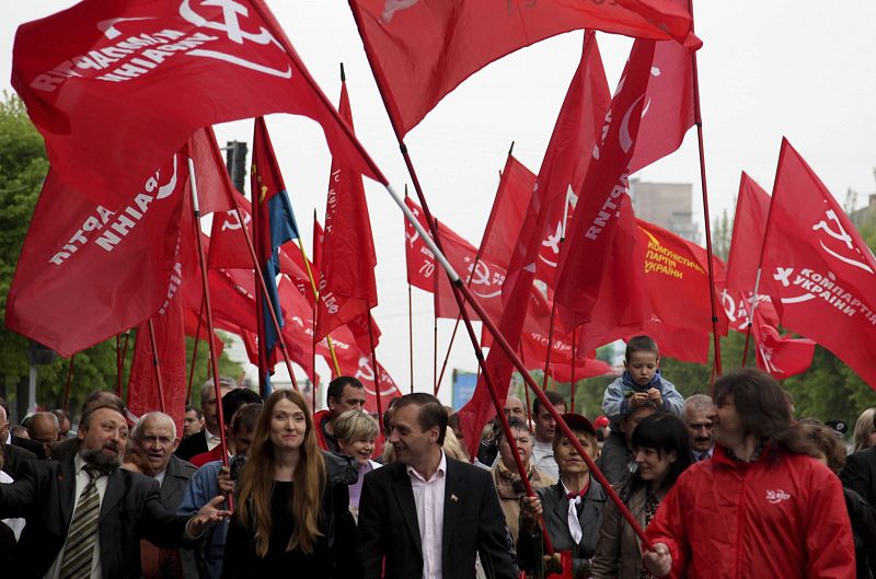 Simpatizantes del Partido Comunista de Ucrania se congregan en las inmediaciones del momumento a Lenin