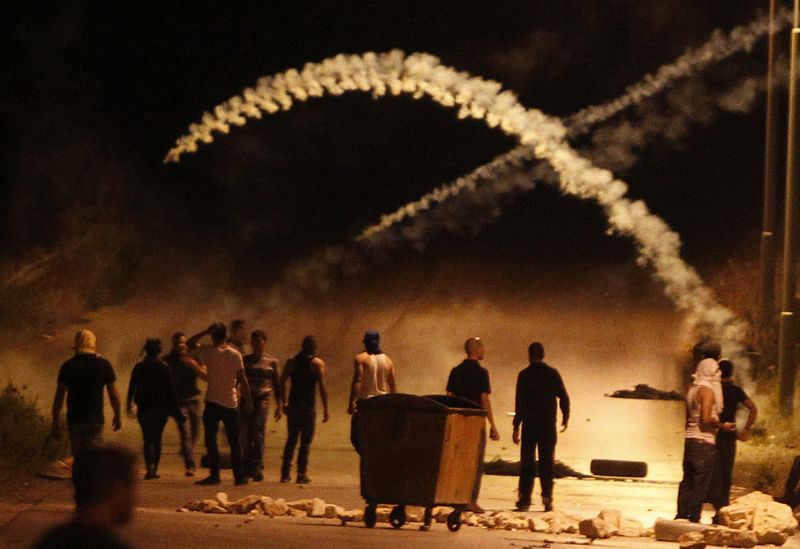 Enfrentamientos entre palestinos y soldados israelíes a las puertas del asentamiento judío de Beit El, en Cisjordania.