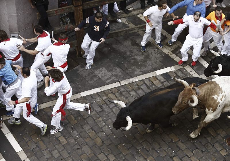 CUARTO ENCIERRO DE LOS SANFERMINES RÁPIDO, CON DOS CORNEADOS