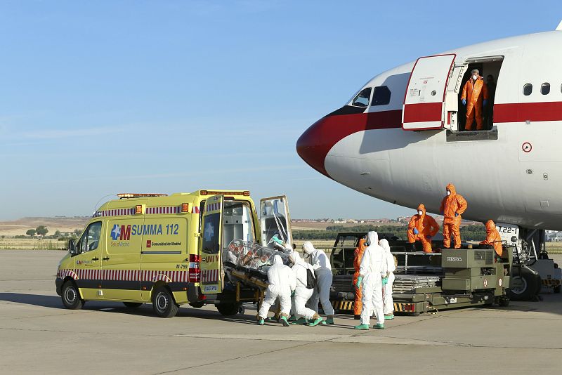 EL MISIONERO ESPAÑOL INFECTADO DE ÉBOLA LLEGA A MADRID