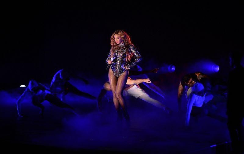 Beyoncé, que recibió el premio honorífico "Michael Jackson Video Vanguard", durante su actuación en la gala de los MTV Video Music Awards 2014