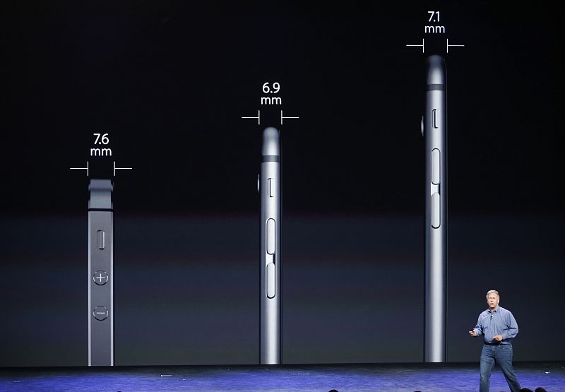 En sus dos versiones, el nuevo iPhone 6 es más fino que su predecesor. 6,9 mm y 7,1mm respectivamente.