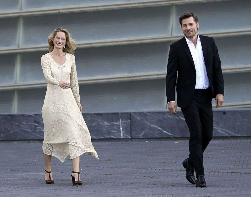 Los actores Nikolaj Coster-Waldau (d), Maria Bonnevie (i) posan para los medios gráficos.