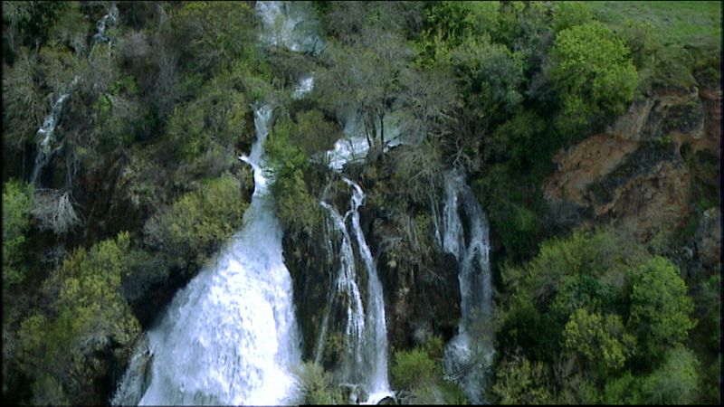 Paisaje de aguas limpias de cabecera del Alto Tajo.