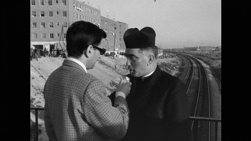 Santiago Vázquez entrevista al coadjutor de la iglesia de San Carlos Borromeo de Entrevias, 1966