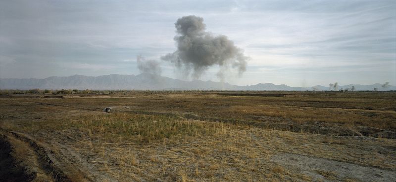 Luc Delahaye, Estados Unidos bombardeando posiciones talibanes, (2001)