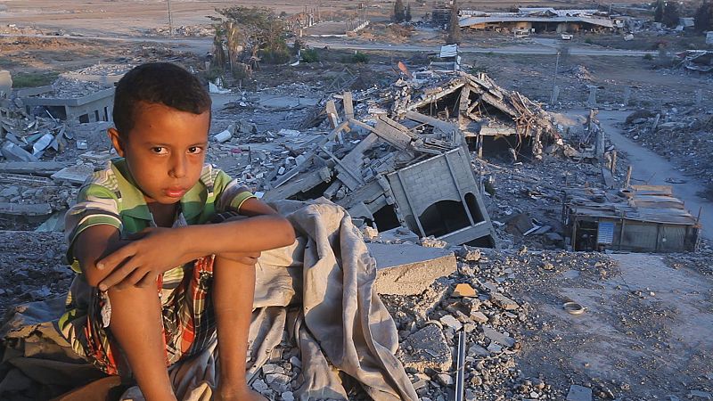 Meses después del conflicto, en el que murieron más de 2000 personas, muchos de ellos niños, miles de gazatíes siguen esperando una reconstrucción que no llega.
