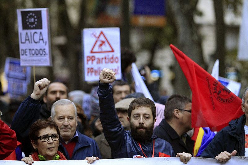 Varios de los participantes en las Marchas por la Dignidad que han arrancado pasadas las 17:00 horas desde Atocha.