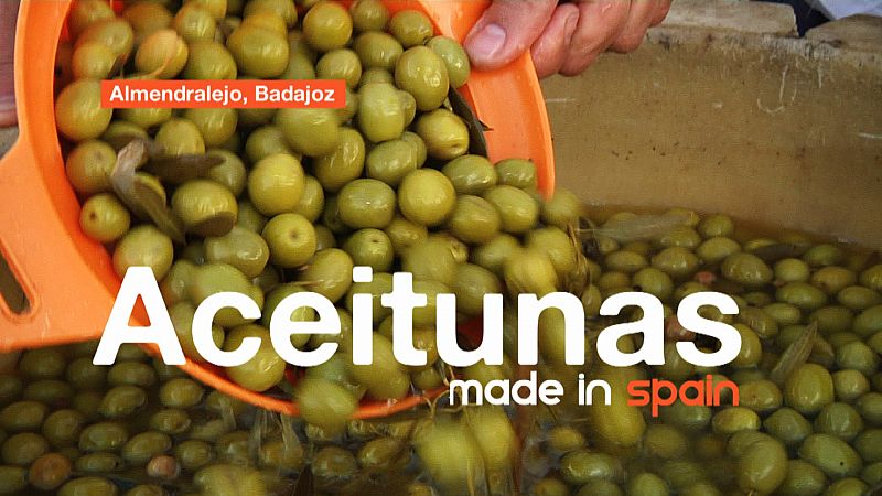 Las aceitunas son muy populares no sólo por ser la base del aceite de oliva sino porque son el aperitivo por excelencia.