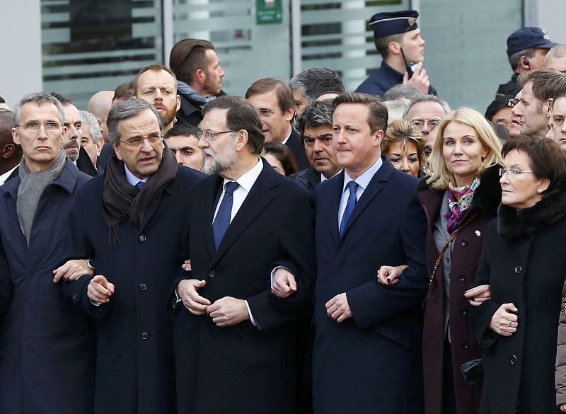 Varios líderes mundiales, entre ellos el presidente del Gobierno de España, Mariano Rajoy, marchan encabezados por el presidente francés, François Hollande, por la lucha contra el terrorismo en París.