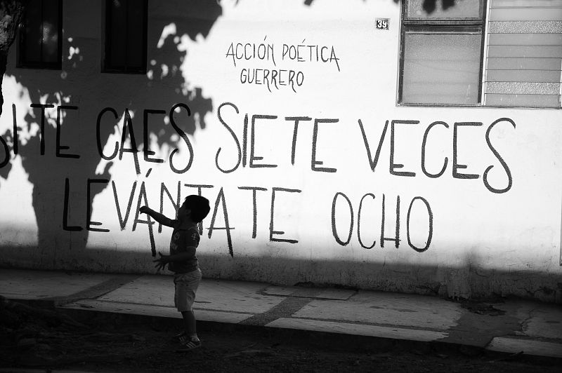 Muros como declaración de intenciones. Acción poética en la paredes de Iguala.