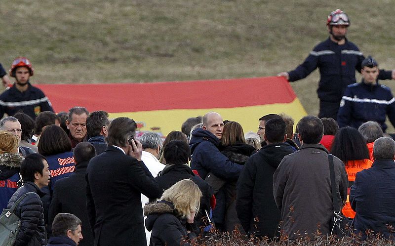 LAS FAMILIAS RECUERDAN A SUS FALLECIDOS JUNTO AL LUGAR DEL ACCIDENTE