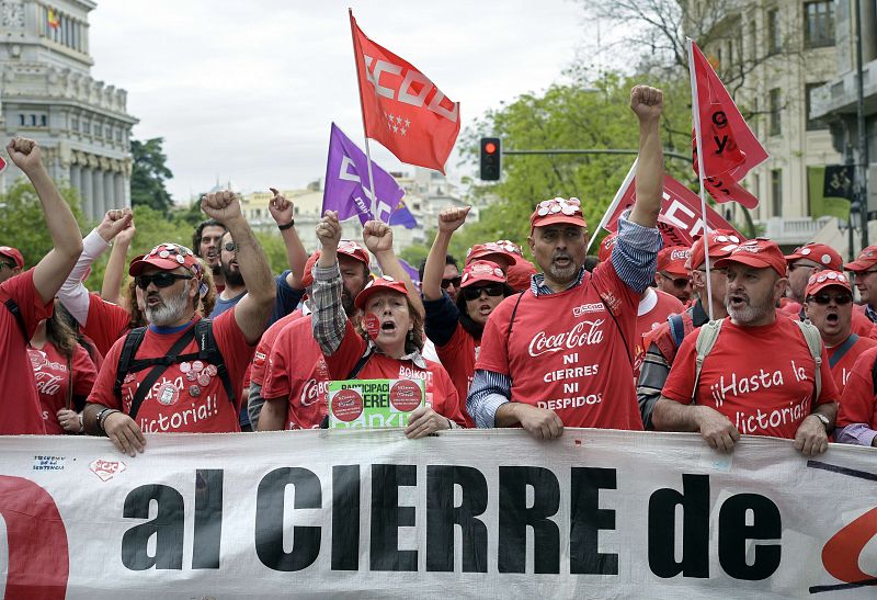 Trabajadores de Coca-Cola protestan por el cierre de Fuenlabrada