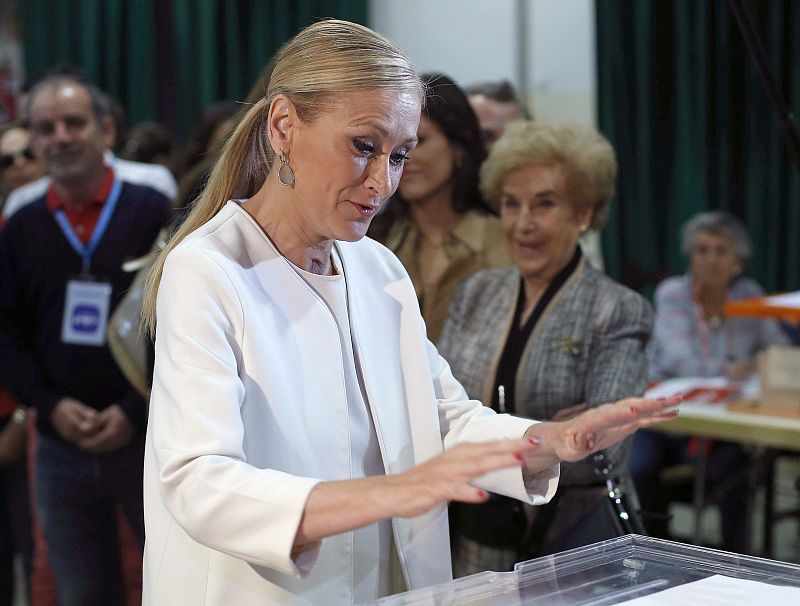 La candidata a la Comunidad de Madrid por el Partido Popular, Cristina Cifuentes, vota en los comicios locales y autónomicos que se celebran en España.