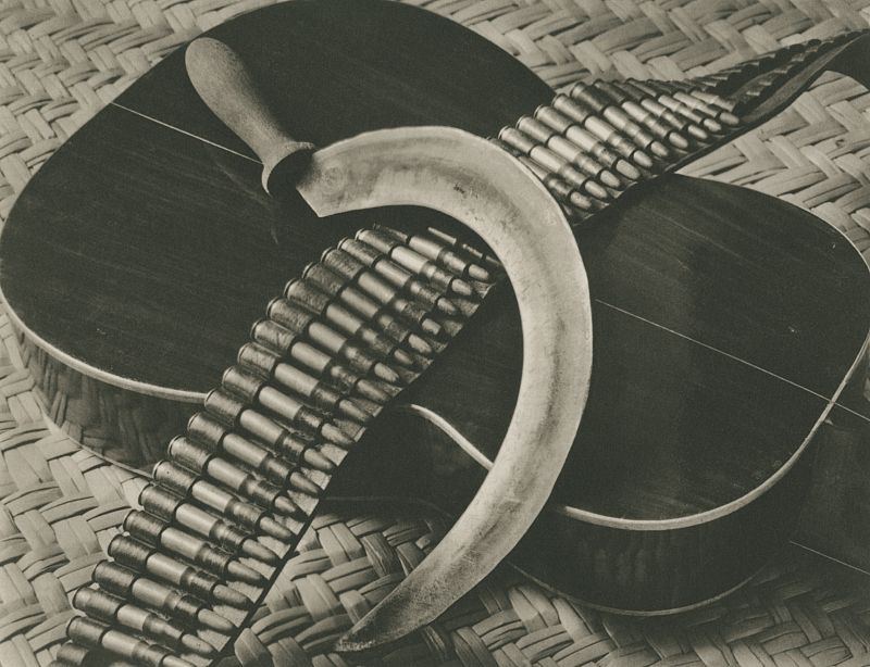 Tina Modotti, "Hoz, canana y guitarra", (1927)