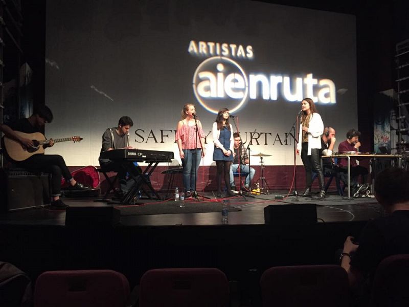 Maika Makovski y la banda de LIPA al completo en su acústico en 'Hoy empieza todo'