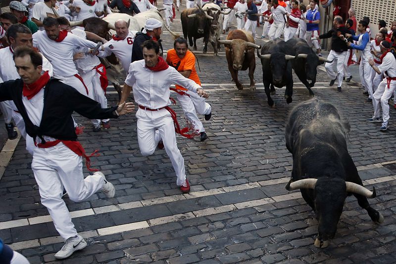 El penúltimo encierro de sanfermines ha terminado con dos mozos heridos