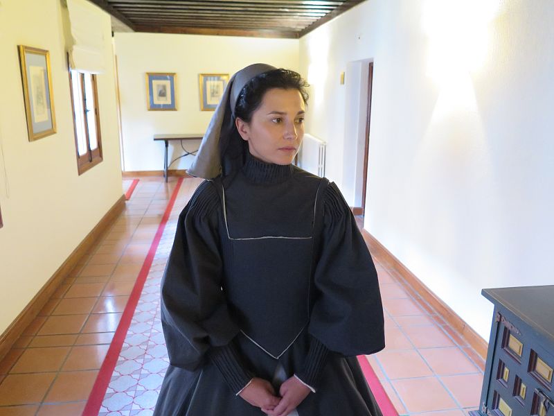 Imagen de Marian �lvlarez durante el rodaje de 'Teresa'. La tv movie se ha rodado en �vila, Soria, Alcal� de Henares y El Escorial.