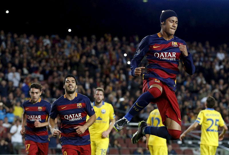 Neymar celebra el 1-0 de penalti