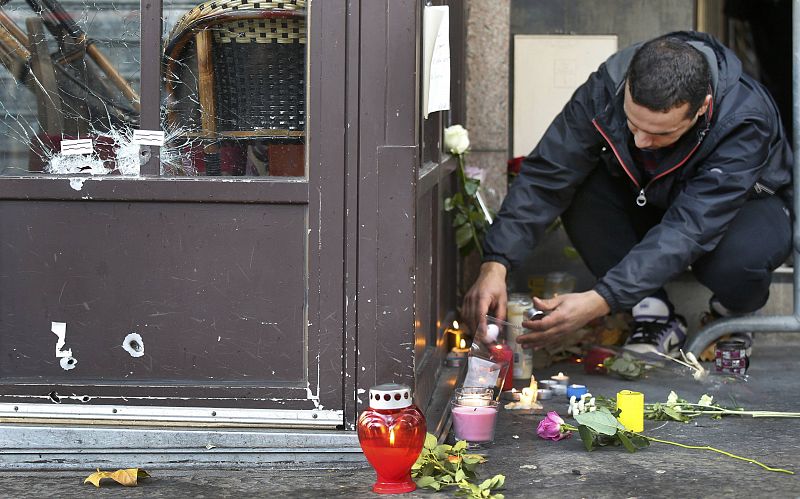 Frente al odio que representan los agujeros de bala, Francia responde con dolor y homenaje a las víctimas