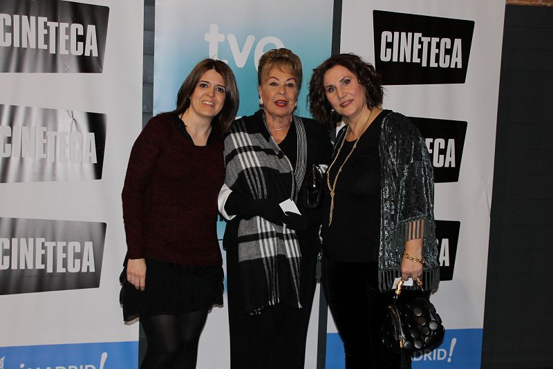 Las autoras del documental, Cristina Zamorano y Ana Mazuecos, junto a Gema Cuervo
