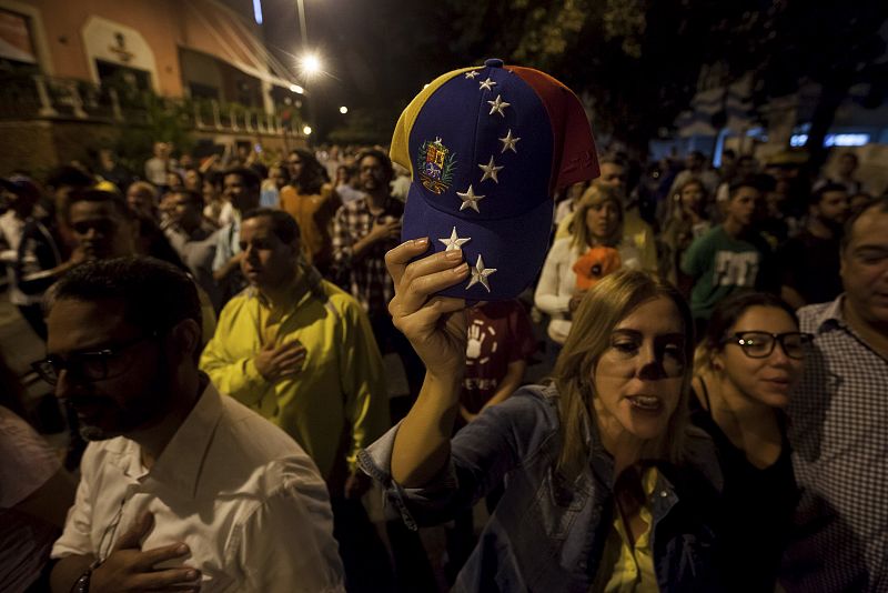 Venezolanos celebrando el resultado de las elecciones