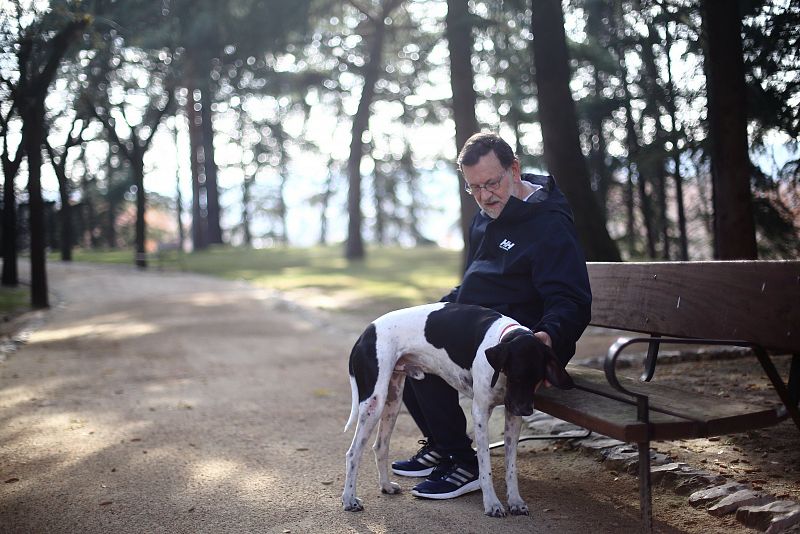 Rajoy hace deporte y pasa el día en familia en la Moncloa