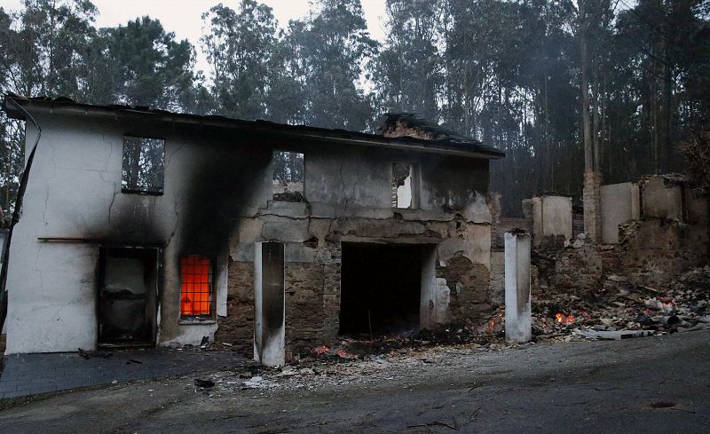 MÁS DE CIEN INCENDIOS SIGUEN ACTIVOS EN ASTURIAS AUNQUE REMITE SU INTENSIDAD