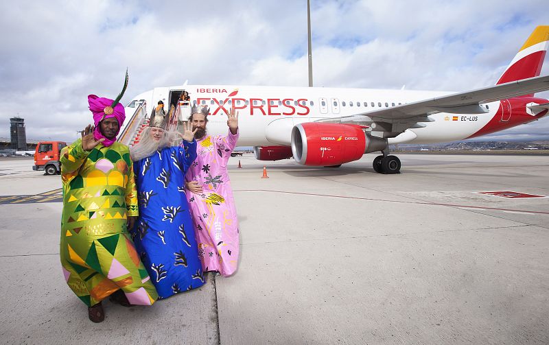 Los Reyes Magos a su llegada al aeropuerto Adolfo Suárez Madrid-Barajas