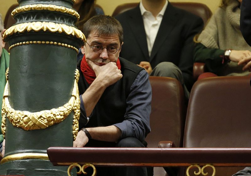 Monedero asiste a la tribuna el día en que Podemos entra en el Congreso