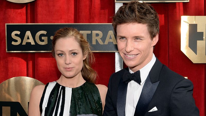 Eddie Redmayne y su mujer a la llegada a la gala