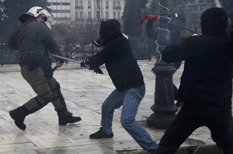 Los enfrentamientos se han producido en la plaza Syntagma de Atenas