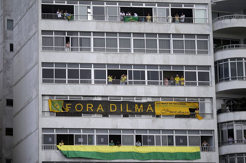 Multitudinaria manifestación contra Rousseff y Lula