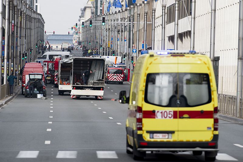 Imagen de los servicios de emergencia llegando a la estación de metro de Maelbeek