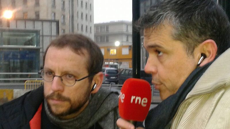 El corresponsal de RNE en Bruselas, Antonio Delgado, y Alfredo Menéndez.