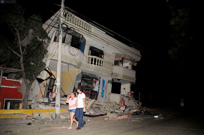 Daños provocados por el fuerte terremoto en Guayaquil