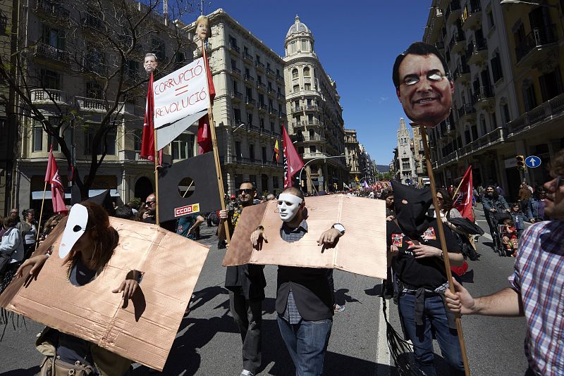 Una guillotina de papel