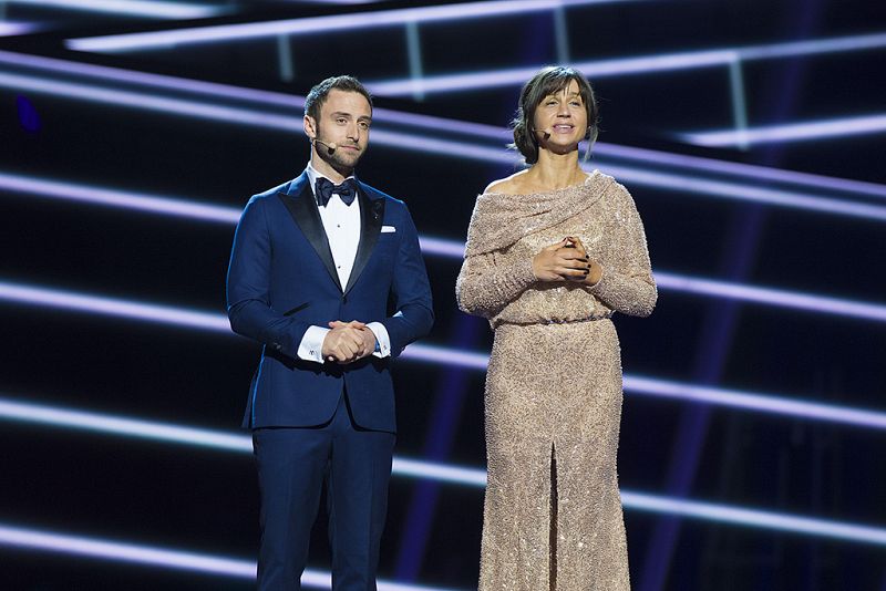 Mans Zelmerlow y Petra Mede, presentadores de Eurovisión 2016. La gala está repleta de momentos de humor y guiños a la música sueca.