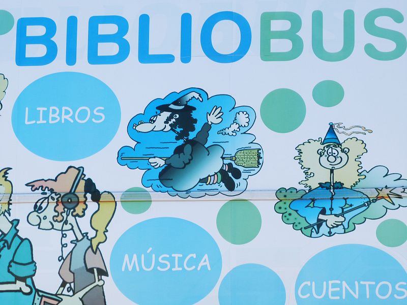 Uno de los 3 bibliobuses de Segovia